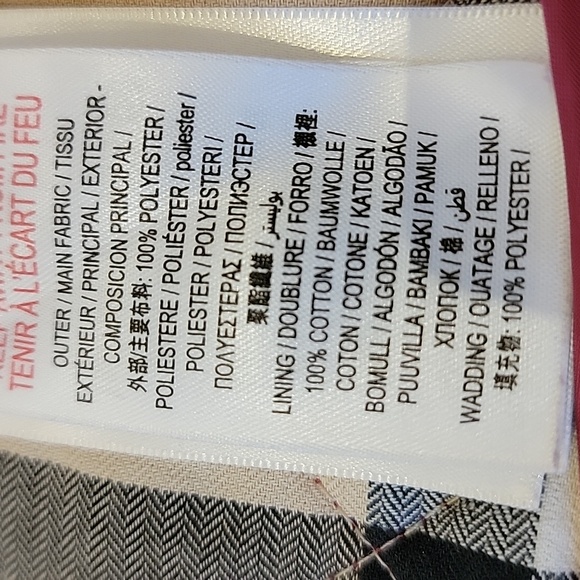 Burberry Girls Quilted Jacket Color: Burgundy Size: 10Year - Picture 9 of 10